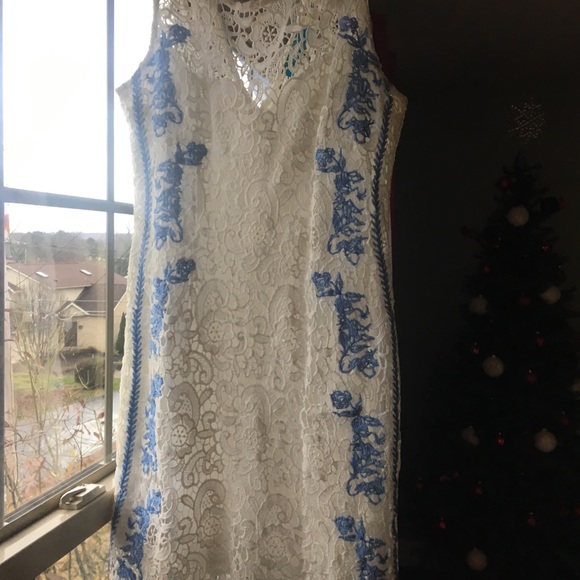 White lace dress - Picture 2 of 5